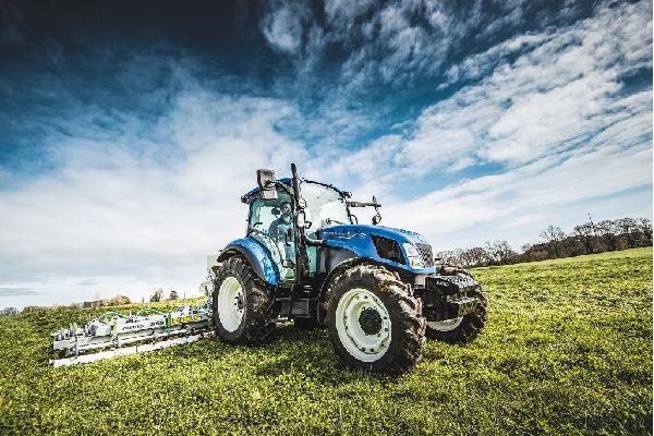 New Holland lanza las gamas de tractores T5 Utility  y T5 Electro Command Fase V aumentando su potencia 